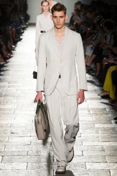 Look 39